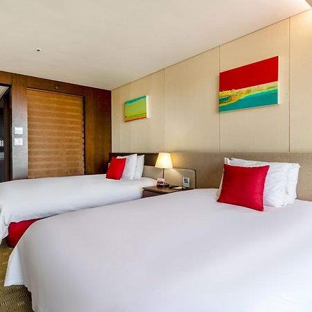 Ramada By Wyndham Jeju Hamdeok Hotel Exterior foto