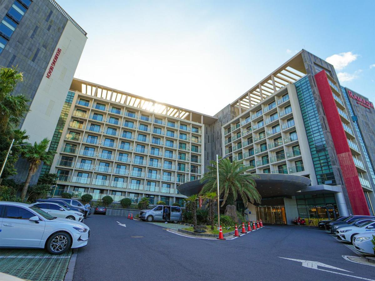Ramada By Wyndham Jeju Hamdeok Hotel Exterior foto