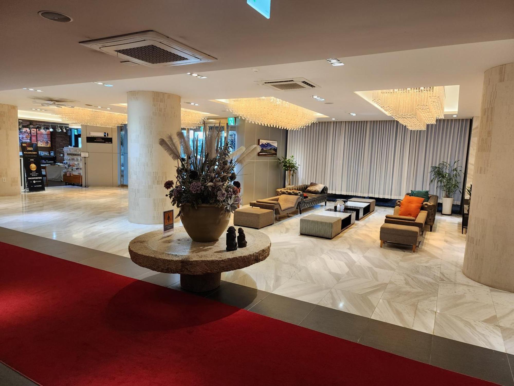 Ramada By Wyndham Jeju Hamdeok Hotel Exterior foto