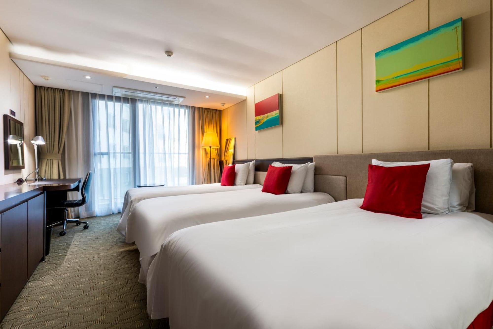 Ramada By Wyndham Jeju Hamdeok Hotel Exterior foto