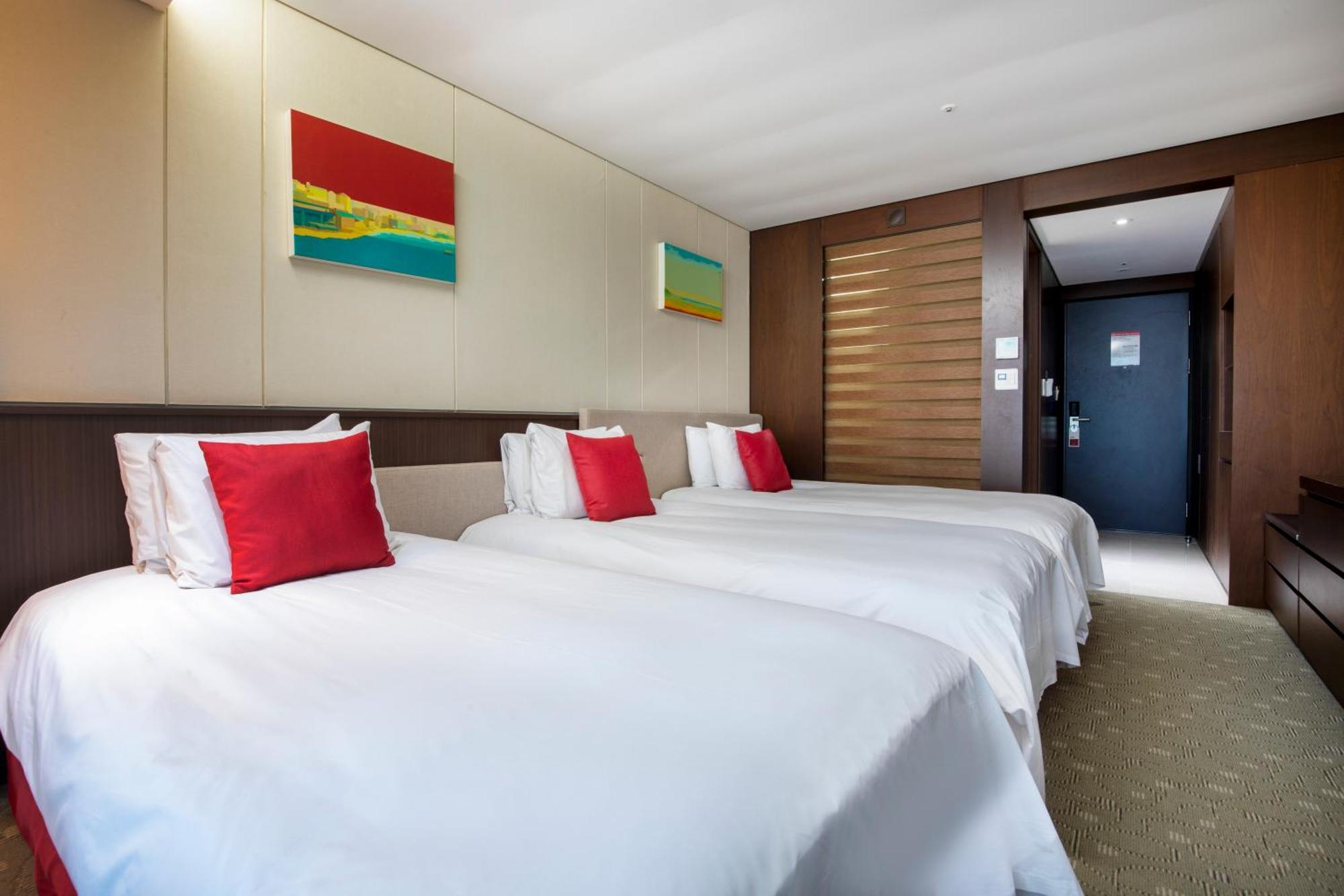 Ramada By Wyndham Jeju Hamdeok Hotel Exterior foto